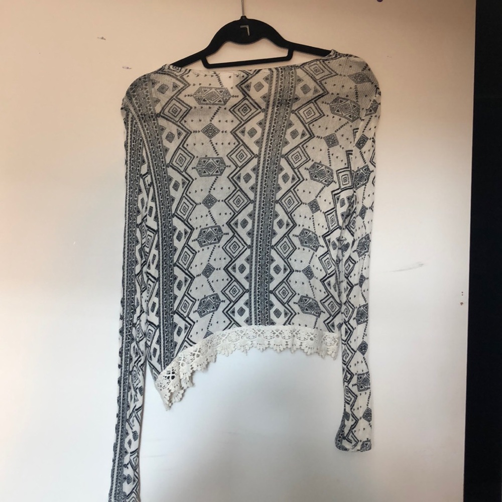 H+M Patterned Cropped Sweater - Picture 3 of 4